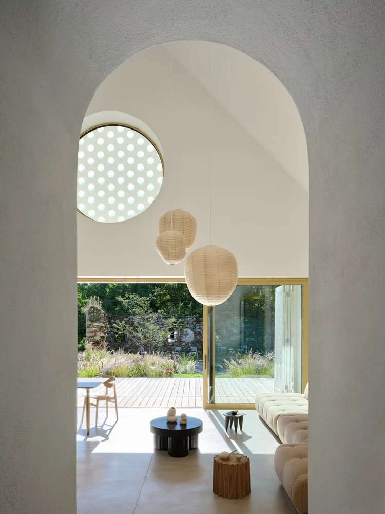 Tracing history and nature, paying tribute to the sacred atmosphere of Baroque and religious inspiration in residential design