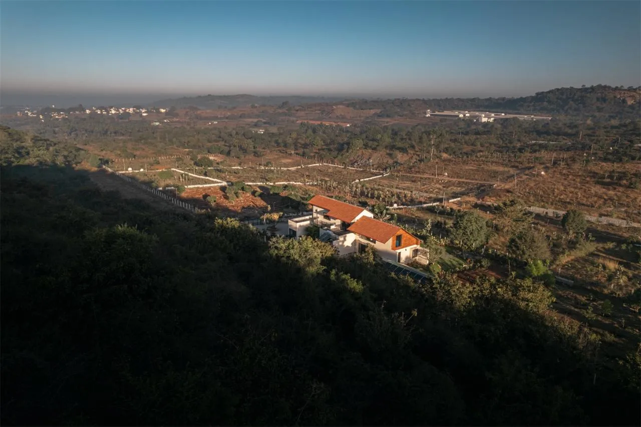 Villa design that responds to research on environmental climate materials and engages in a perfect dialogue with nature