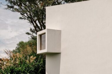 Vacation Home Design Featuring a Courtyard Core Seamlessly Integrated with Underground Terrain-BIM WORLD