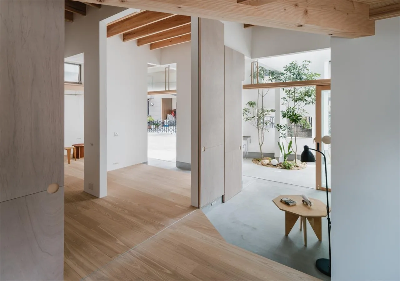 Design of Japanese style residences with irregular pentagons and different sizes of openings divided into nine grid grids