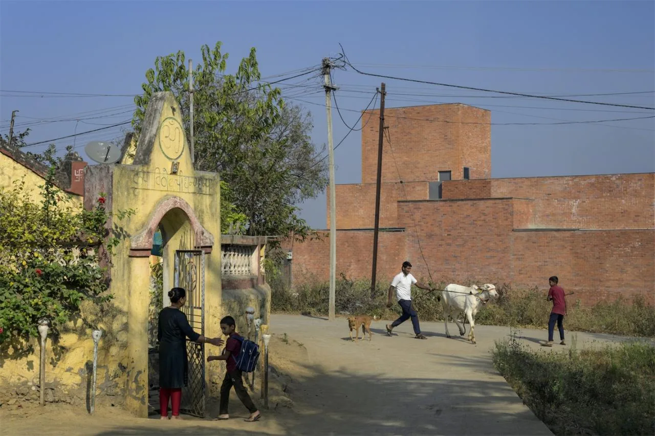 Red brick rural villa design that brings life closer to nature and blends tradition and modernity