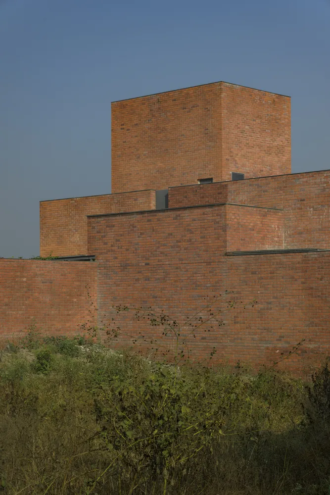 Red brick rural villa design that brings life closer to nature and blends tradition and modernity