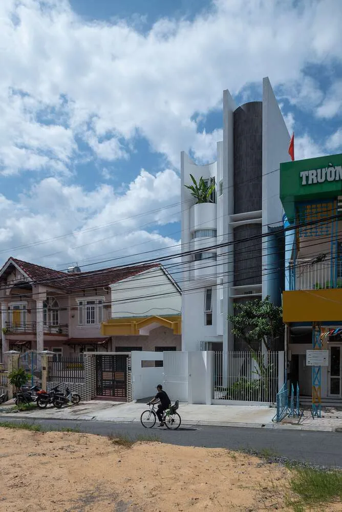 The Wisdom of Curved Architecture in the Feng Shui Difficulties of Residential and Studio Design