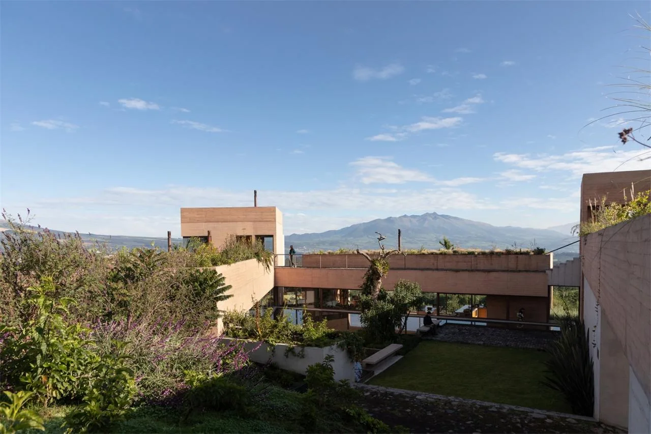 Villa design for observing landscape dynamics and experiencing natural emotions from different angles