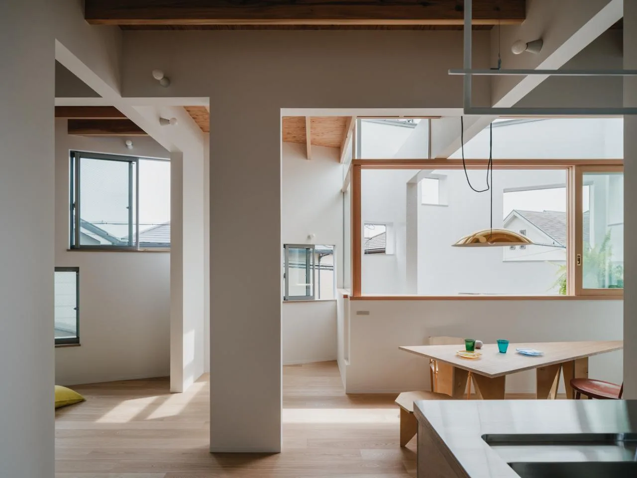 Design of Japanese style residences with irregular pentagons and different sizes of openings divided into nine grid grids