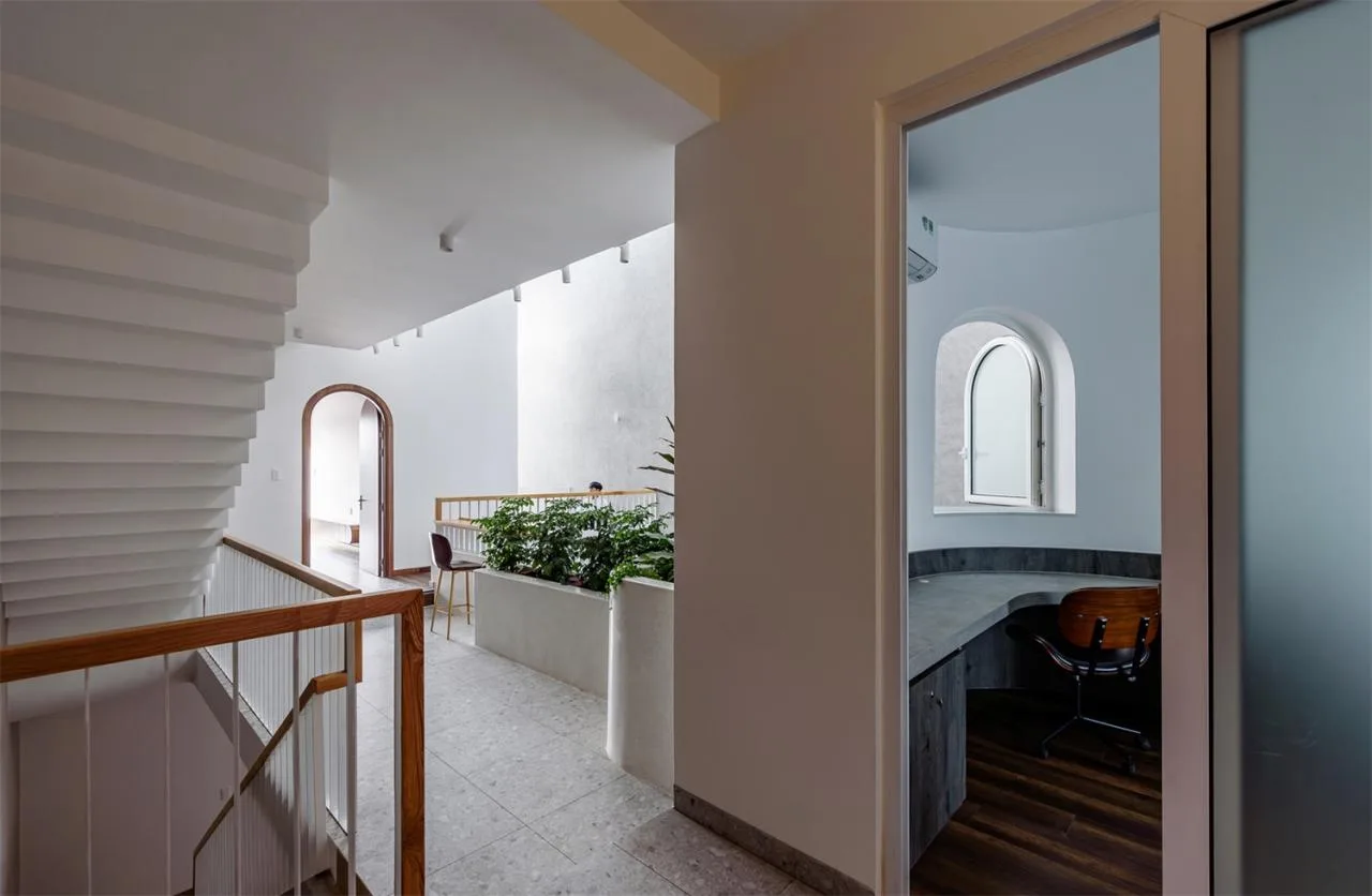 Design of Elderly Residence Villas Inspired by Warm Forest Camping Returning to Old Street Blocks