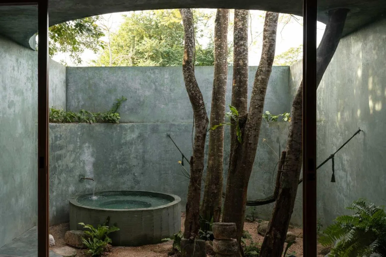 Design of vacation homes that draw inspiration from natural wells and caves and perceive time through the interweaving of light and shadow