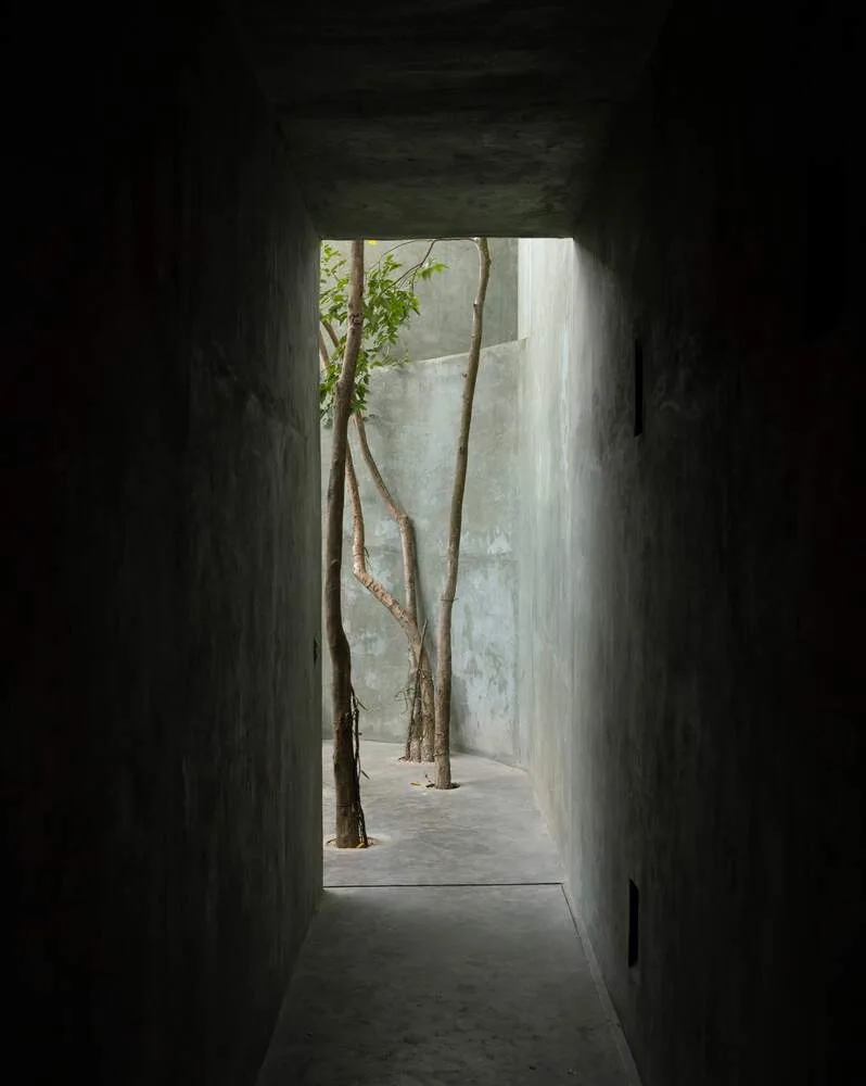 Design of vacation homes that draw inspiration from natural wells and caves and perceive time through the interweaving of light and shadow