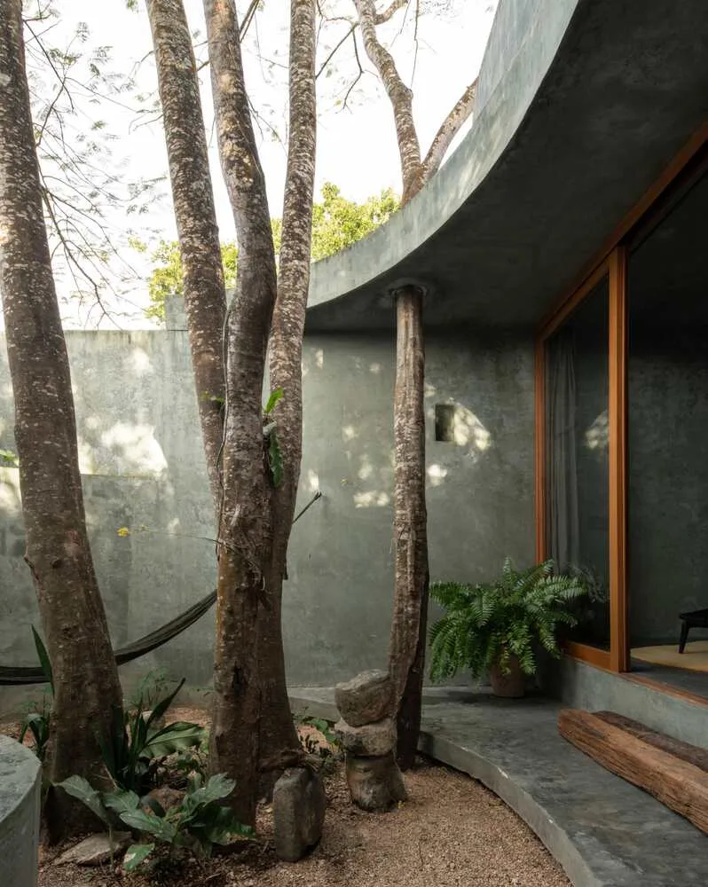 Design of vacation homes that draw inspiration from natural wells and caves and perceive time through the interweaving of light and shadow