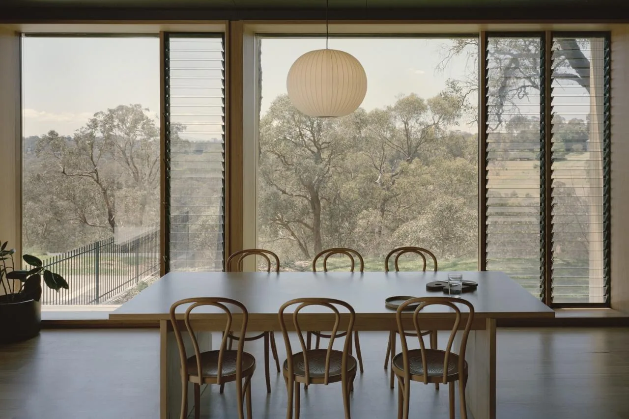 The design of the light and shadow vacation house on the slope hides endless life imagination layer by layer