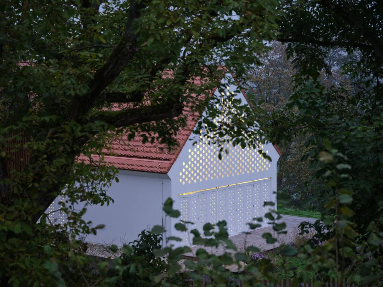 Tracing history and nature, paying tribute to the sacred atmosphere of Baroque and religious inspiration in residential design