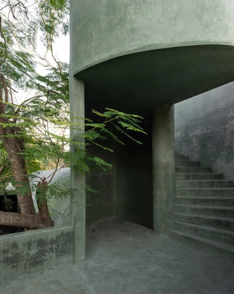 Design of vacation homes that draw inspiration from natural wells and caves and perceive time through the interweaving of light and shadow