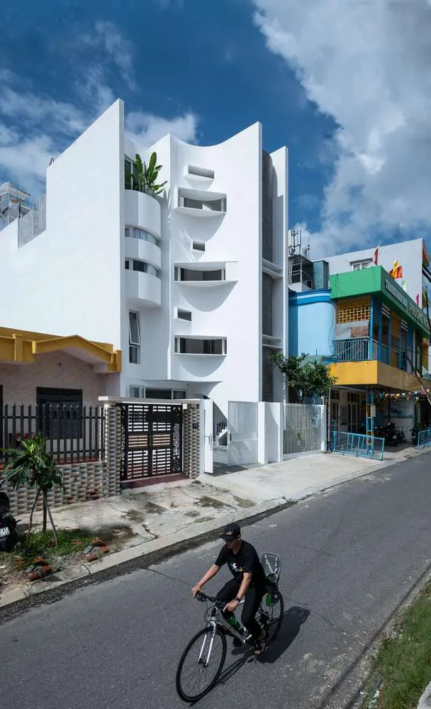 The Wisdom of Curved Architecture in the Feng Shui Difficulties of Residential and Studio Design