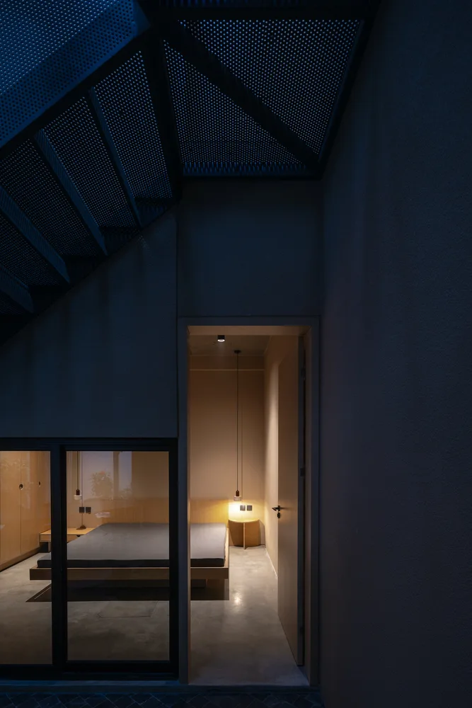 The design of a villa in a valley hidden in the cracks of urban alleys, carrying the time of family affection