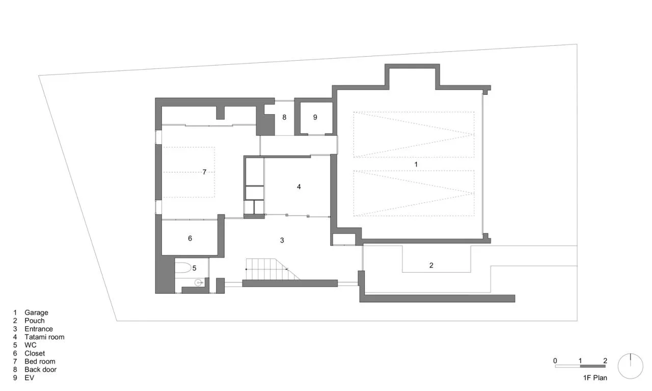 Creating a quiet, natural and private residential design in the city between narrow slits and openings