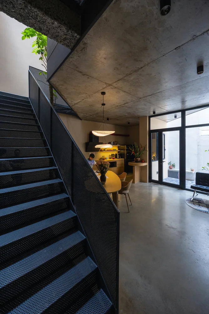The design of a villa in a valley hidden in the cracks of urban alleys, carrying the time of family affection