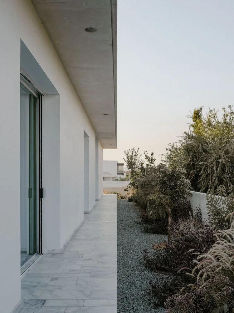Sculpture like exposed concrete runs through the entire narrow rectangular flat design