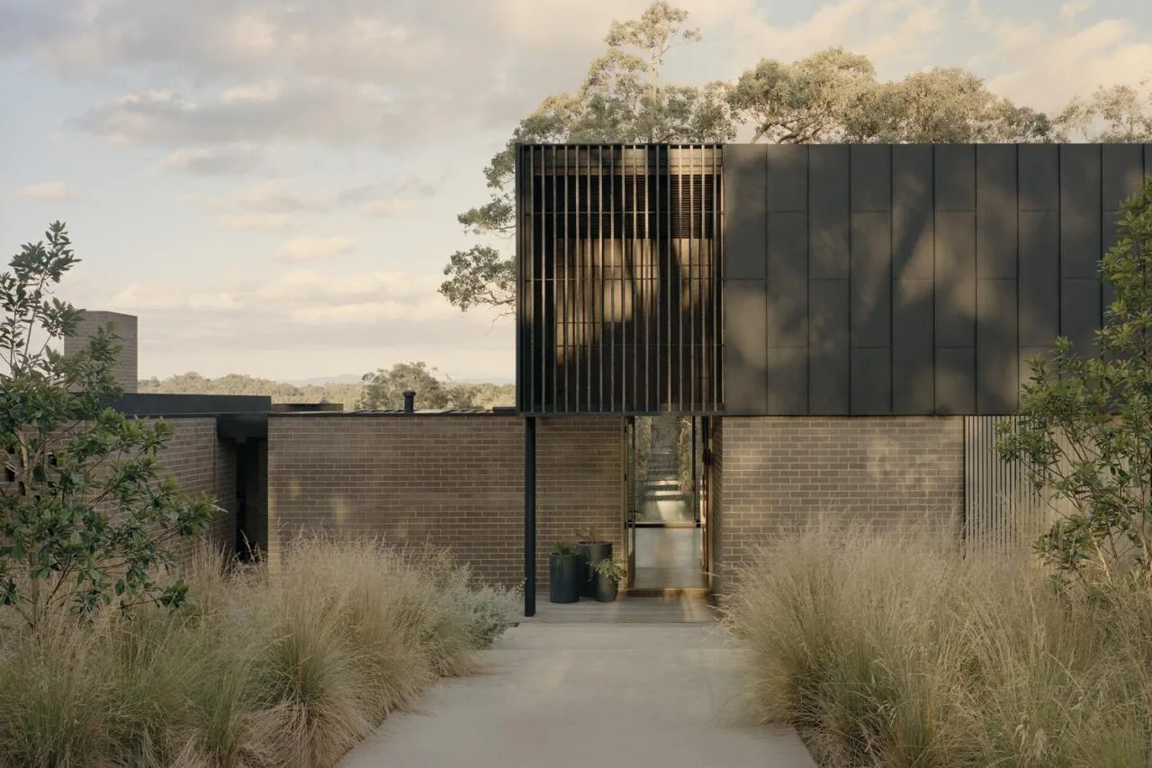 The design of the light and shadow vacation house on the slope hides endless life imagination layer by layer