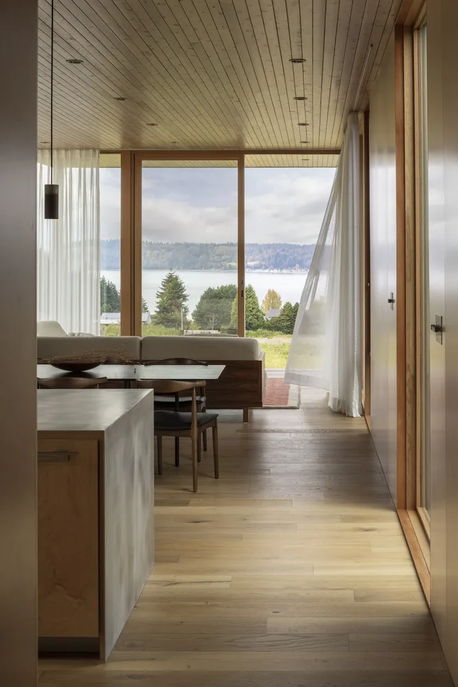 A meditation house floating on the grass, a vacation home design for Zen meditation