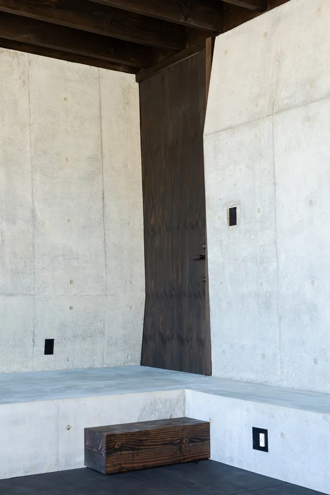 A Unique Blend of Concrete and Wood for a Serene Residential Retreat-BIM WORLD