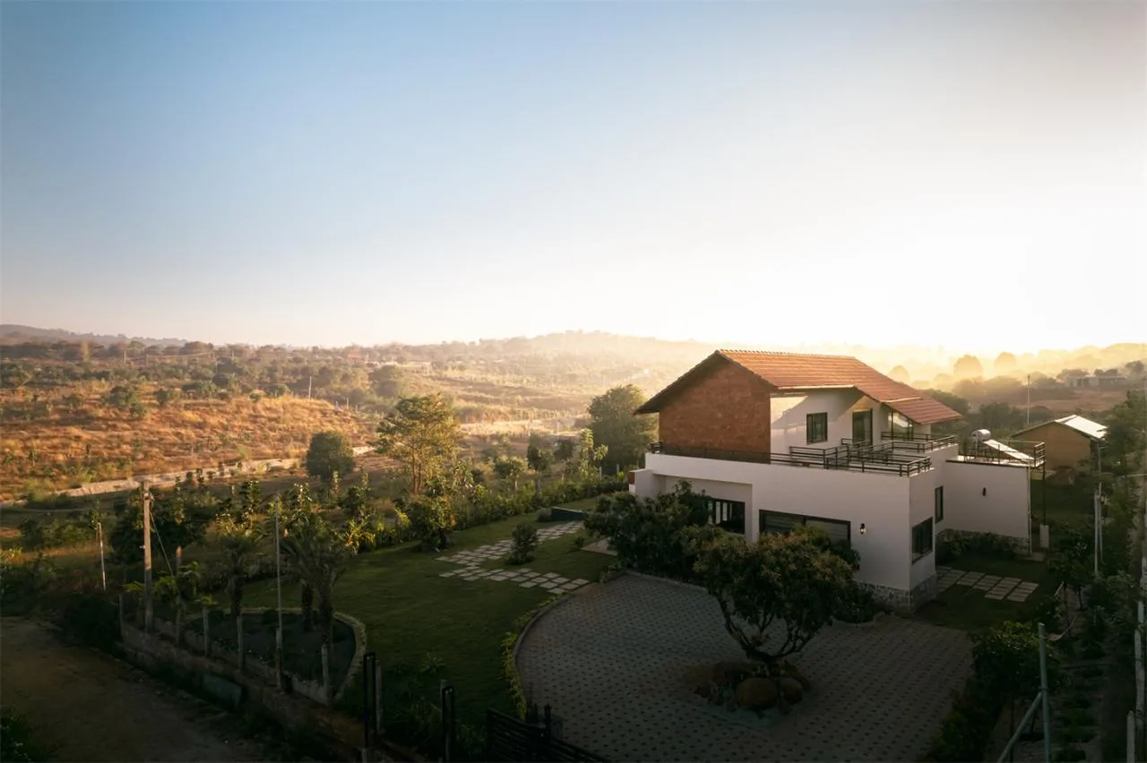 Villa design that responds to research on environmental climate materials and engages in a perfect dialogue with nature
