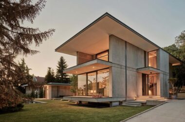 Vacation Villa Design Blending Concrete and Glass Amidst a Forest Setting-BIM WORLD