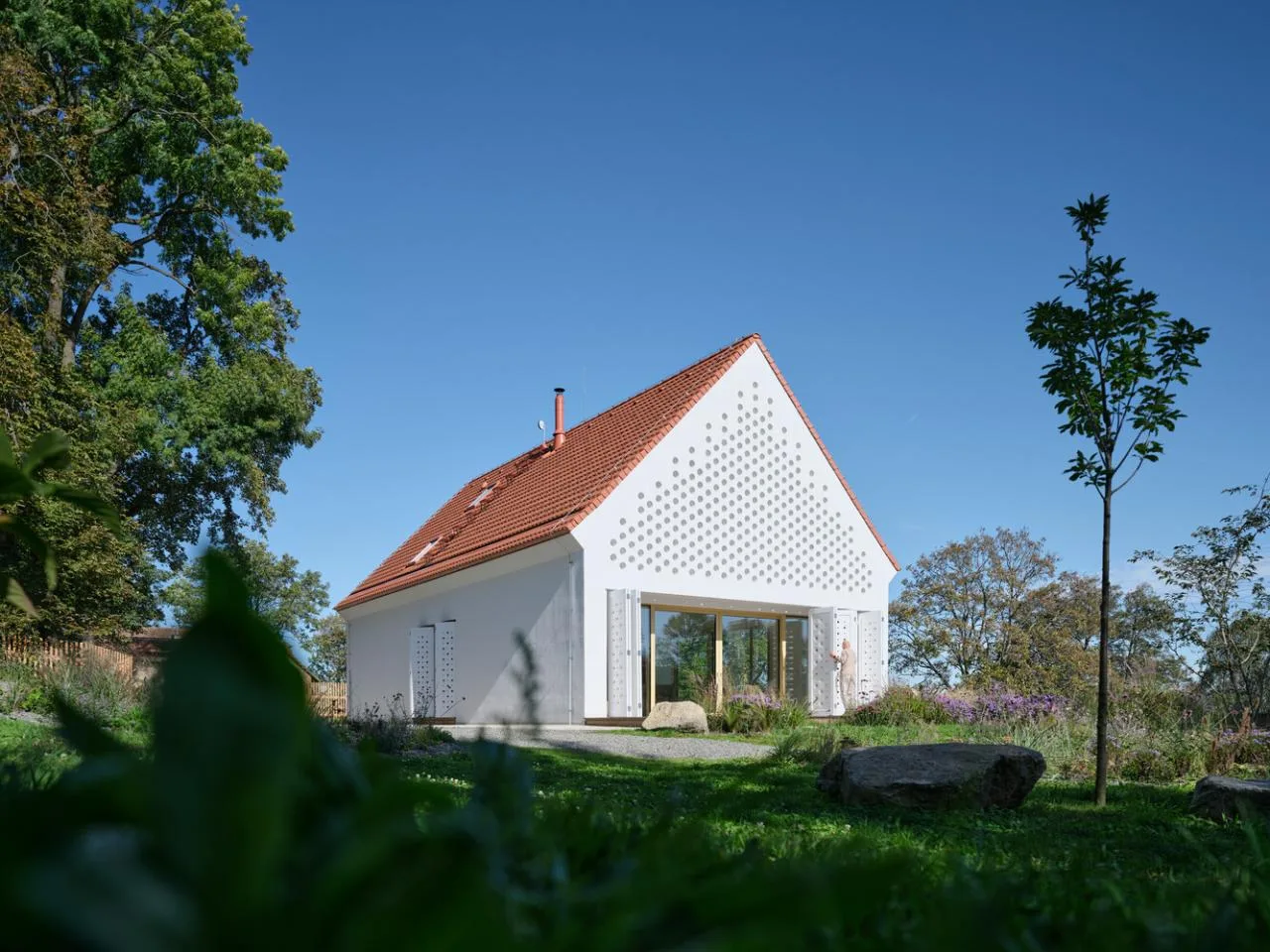 Tracing history and nature, paying tribute to the sacred atmosphere of Baroque and religious inspiration in residential design
