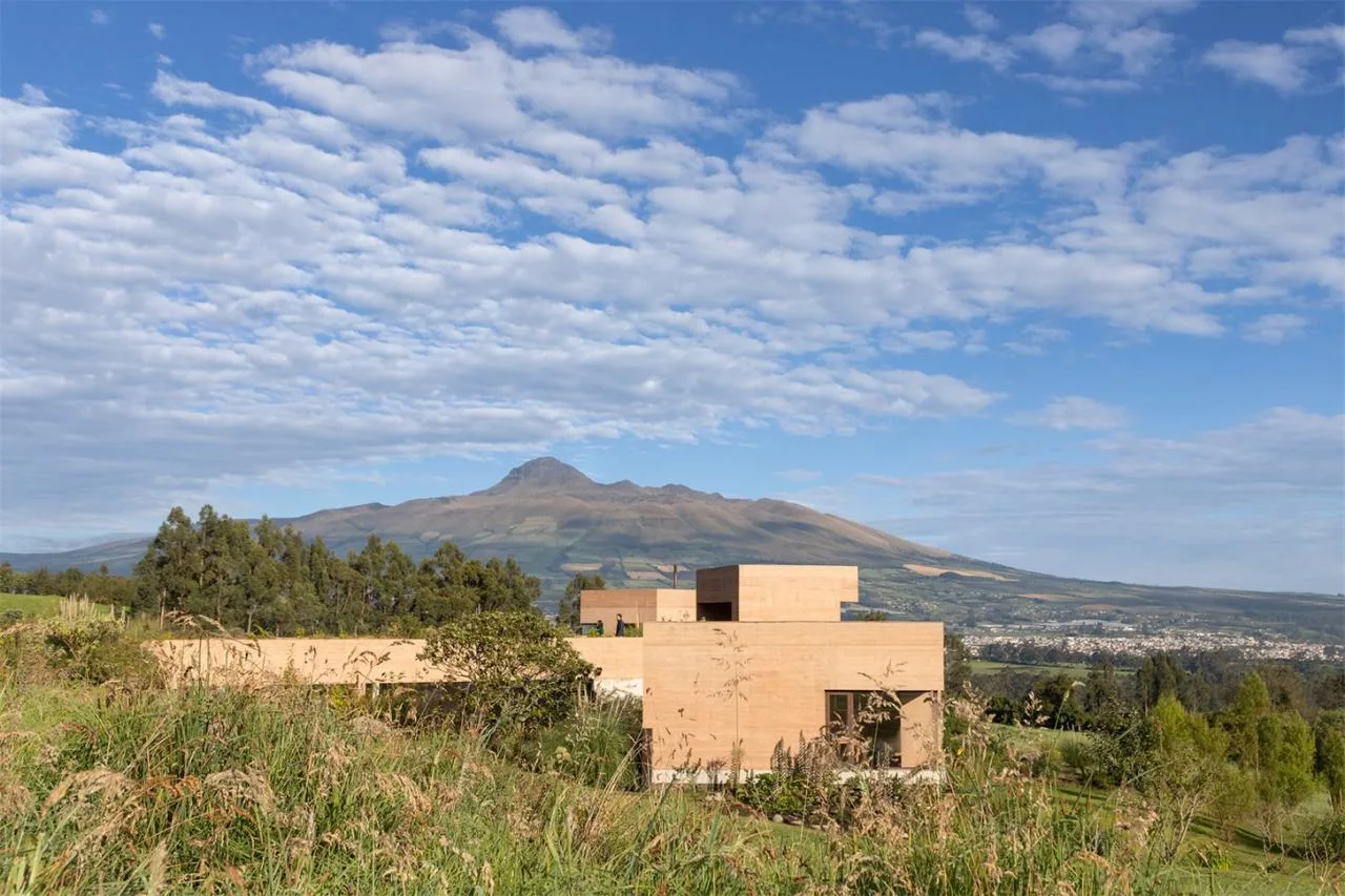 Villa design for observing landscape dynamics and experiencing natural emotions from different angles