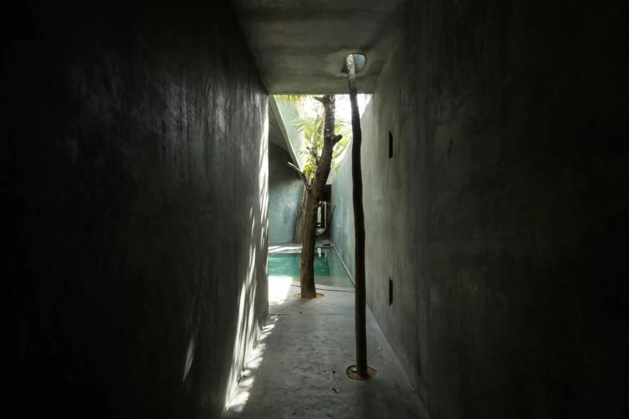 Design of vacation homes that draw inspiration from natural wells and caves and perceive time through the interweaving of light and shadow