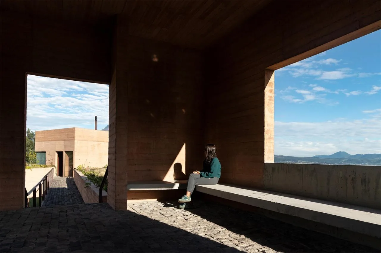 Villa design for observing landscape dynamics and experiencing natural emotions from different angles