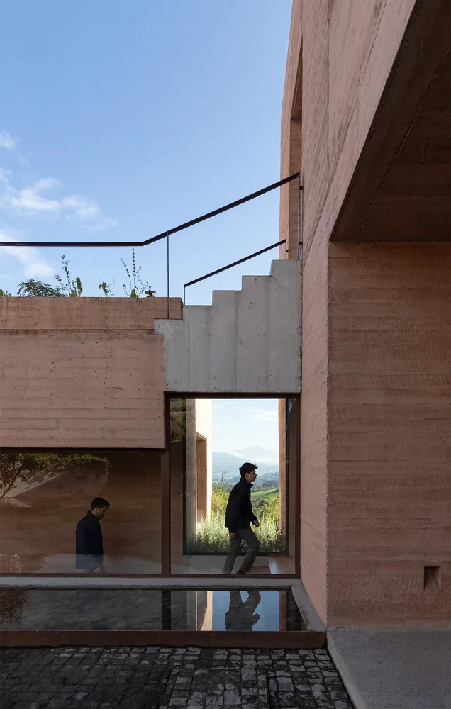 Villa design for observing landscape dynamics and experiencing natural emotions from different angles