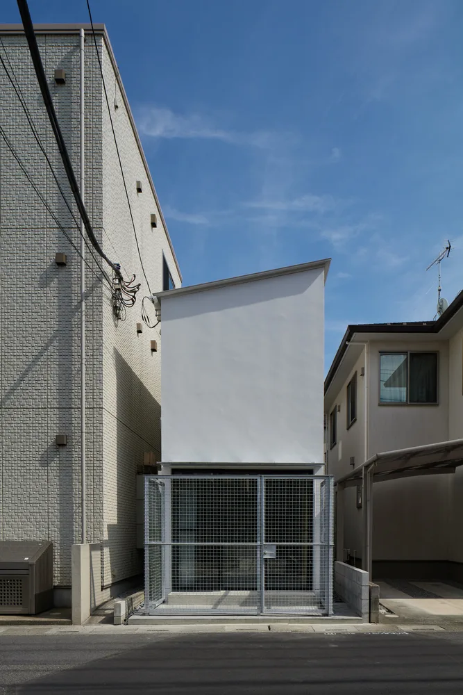 Designing a Secluded Home with a 2.5-Meter Narrow Space and a Captivating Staircase Linking Diverse Lifestyles-BIM WORLD