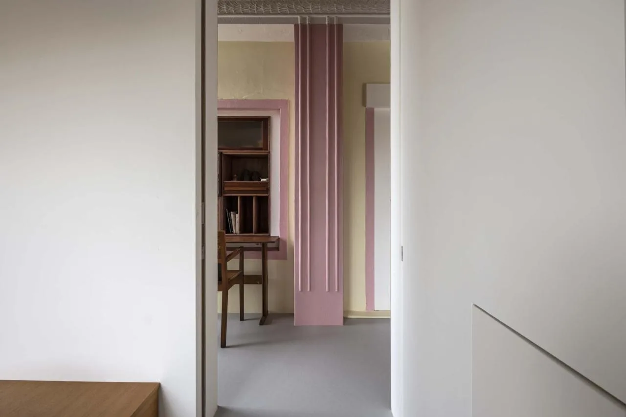 The interweaving of new and old structures in Jeju Island's old houses continues the design of traditional residential memories