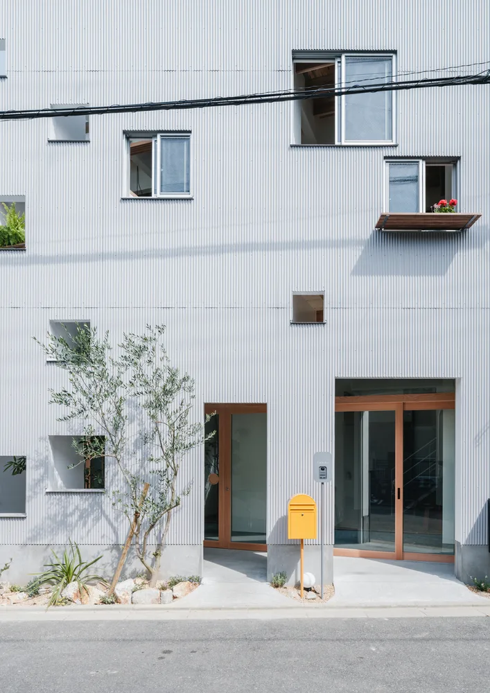 Design of Japanese style residences with irregular pentagons and different sizes of openings divided into nine grid grids