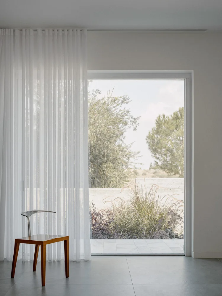 Sculpture like exposed concrete runs through the entire narrow rectangular flat design