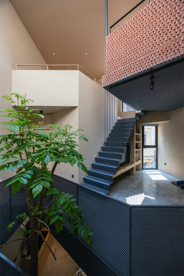 A Villa Nestled in Urban Alleyways: A Timeless Home Filled with Family Love-BIM WORLD