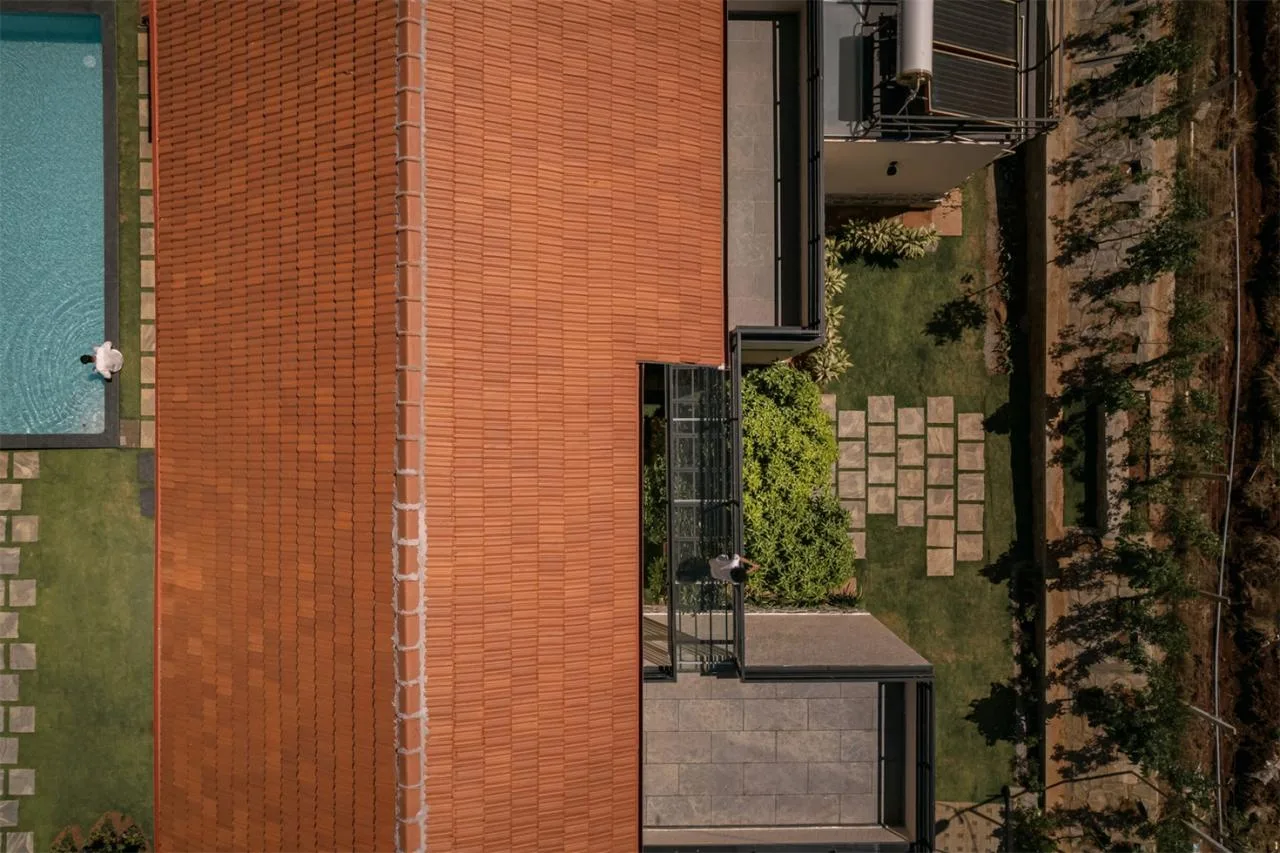 Villa design that responds to research on environmental climate materials and engages in a perfect dialogue with nature