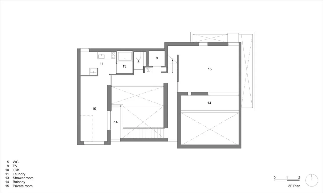 Creating a quiet, natural and private residential design in the city between narrow slits and openings