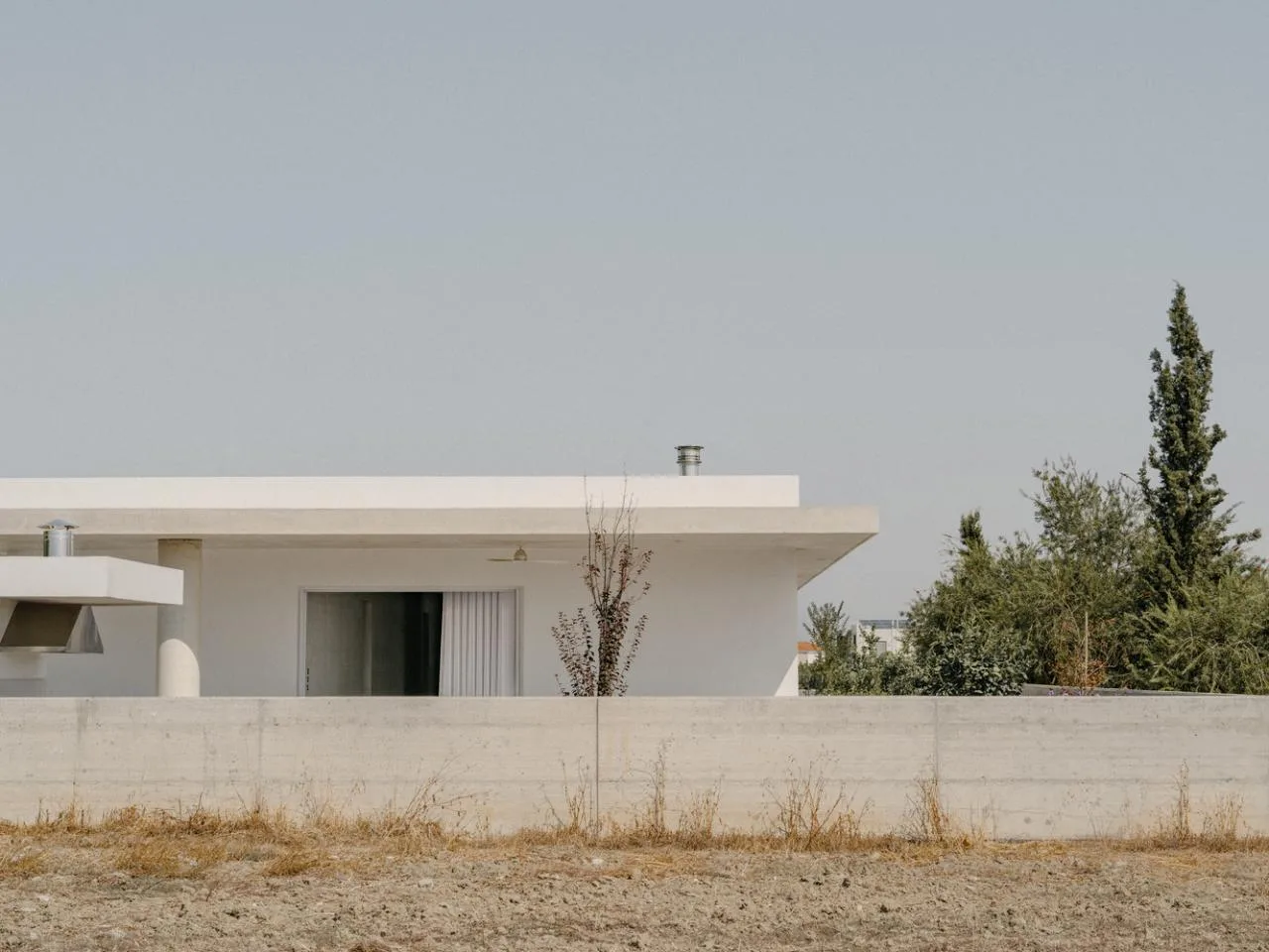 Sculpture like exposed concrete runs through the entire narrow rectangular flat design