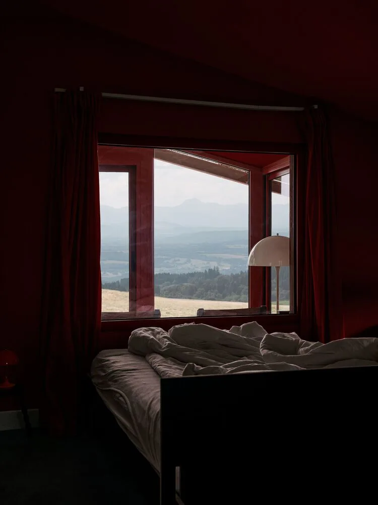 A serene vacation home design with red gemstones hidden in a lush and magnificent environment