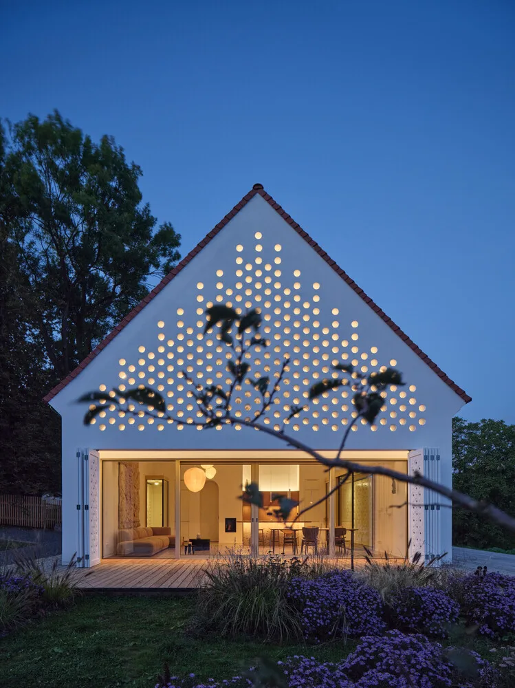 Tracing history and nature, paying tribute to the sacred atmosphere of Baroque and religious inspiration in residential design