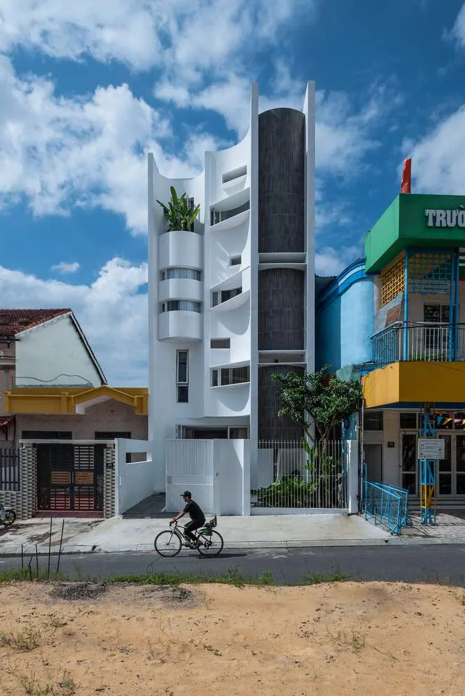 The Wisdom of Curved Architecture in the Feng Shui Difficulties of Residential and Studio Design