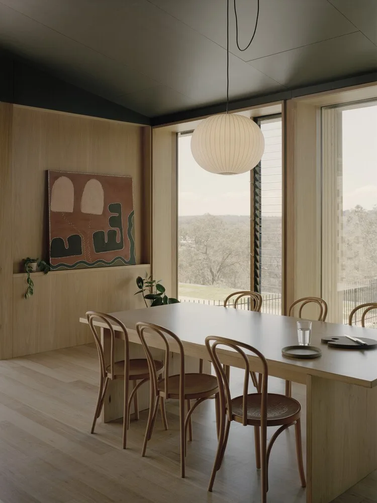 The design of the light and shadow vacation house on the slope hides endless life imagination layer by layer