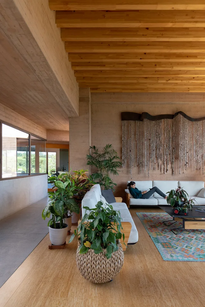 Villa design for observing landscape dynamics and experiencing natural emotions from different angles