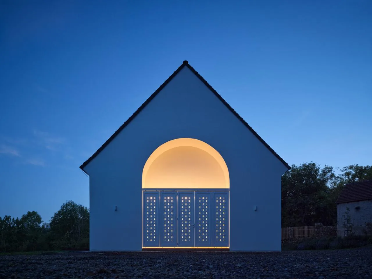 Tracing history and nature, paying tribute to the sacred atmosphere of Baroque and religious inspiration in residential design
