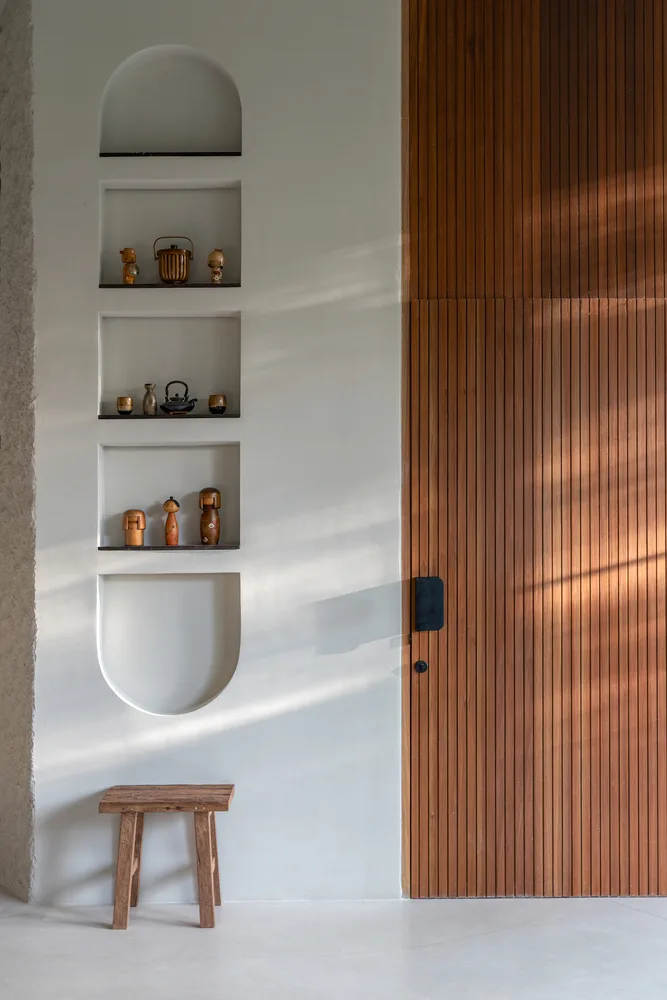 The Wabi Sabi Realm in the Poetic Forest: Design of a Natural Villa Under a Flipped Roof