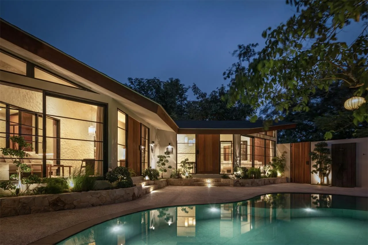 The Wabi Sabi Realm in the Poetic Forest: Design of a Natural Villa Under a Flipped Roof