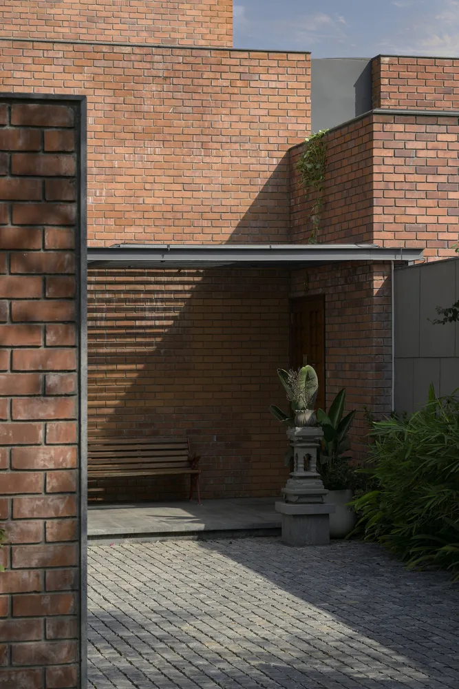 Red brick rural villa design that brings life closer to nature and blends tradition and modernity