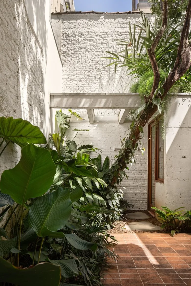 Awaken emotional memory, reshape peaceful life, and design simple and rustic villa renovation