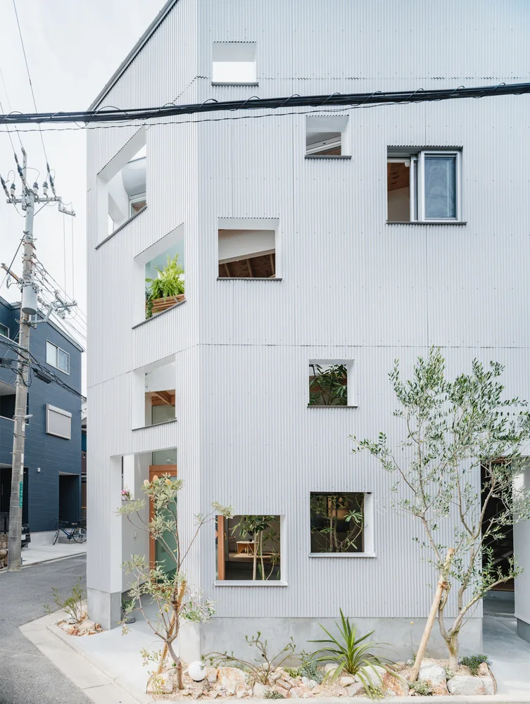Design of Japanese style residences with irregular pentagons and different sizes of openings divided into nine grid grids